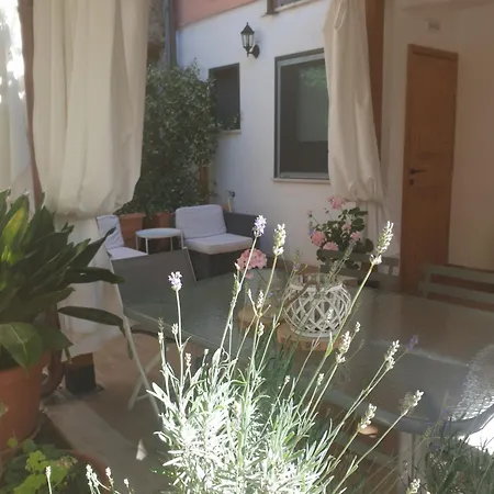 Guest house Il Giardinetto Di Dilyana 3*